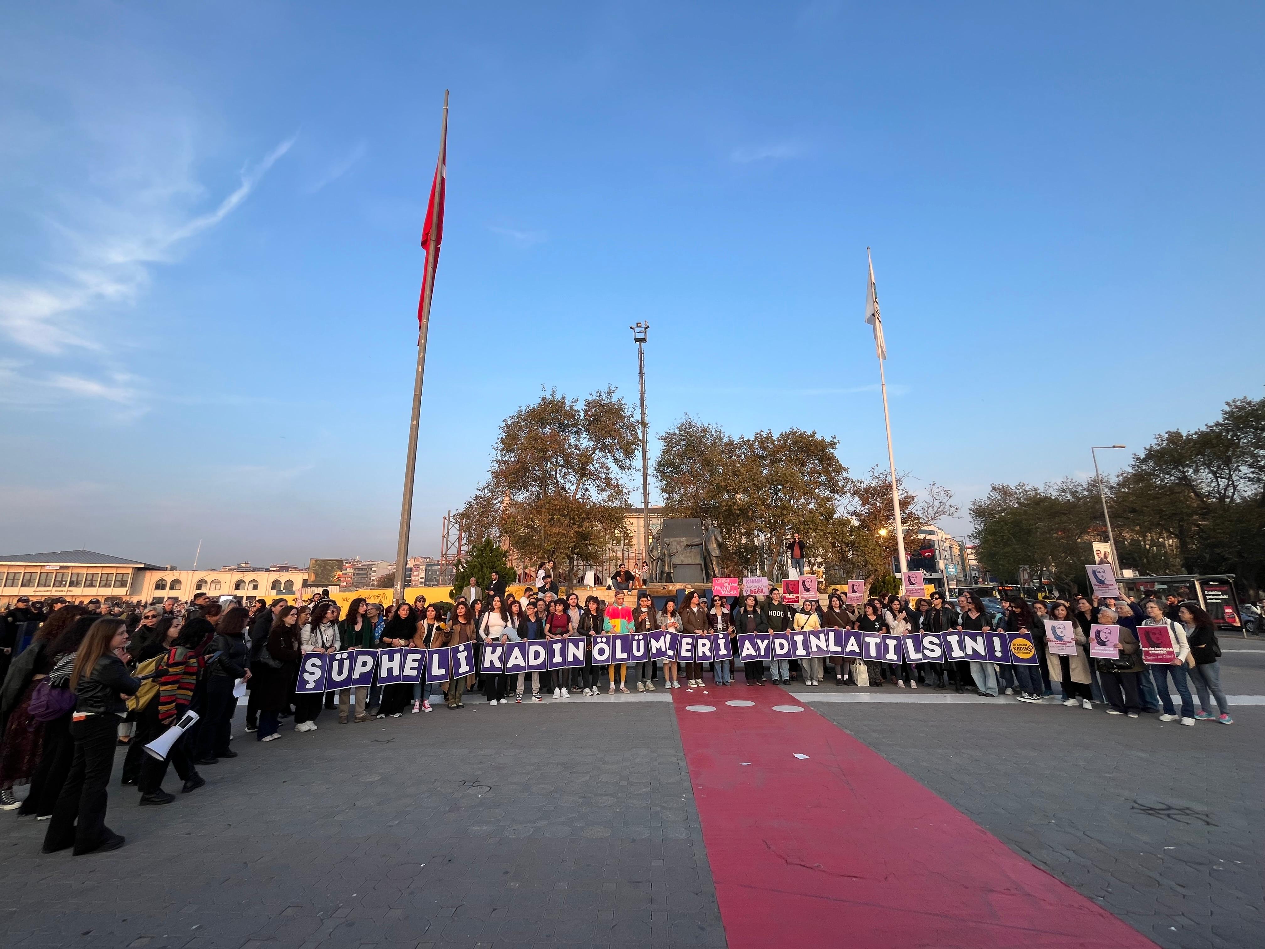 25 Kasım Kadın Platformu'ndan Kadıköy'de eylem